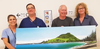 Artist Graham Baker with the painting he’s gifted to Tauranga Hospital’s Coronary Care Unit in recognition of the care he received after having a heart attack last year. Pictured left to right: Clinical Physiologist Michelle Bayles, Cardiology Clinical Nurse Manager Jason Money, Graham and CCU Clinical Nurse Manager Chris Southerwood.