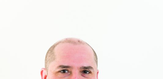 UK expert to run Volunteer Management workshop – 3 November 2017 – ARCHIVE COPY Picture of Rob Jackson UK Volunteer leader he is looking at the camera with his arms folderd he is wearing a purple business shirt