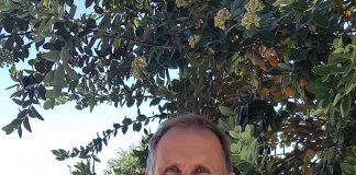 Steve Lindsey, Papamoa College Principal Kai Aroha